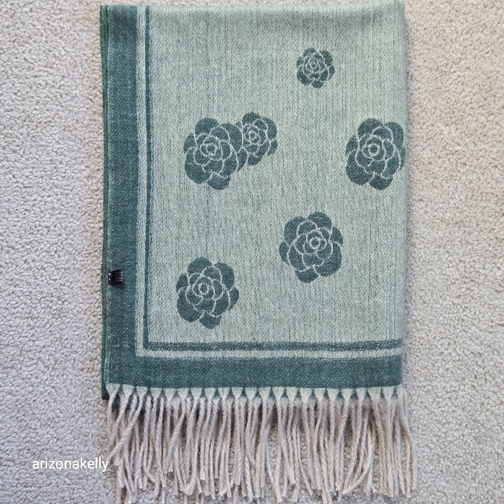 NWOT Wool Blend Rose Woven Fringe Scarf Floral Flower - Picture 1 of 8